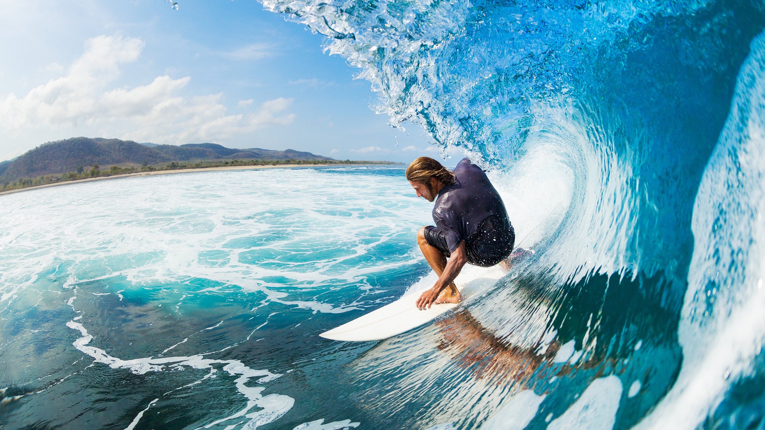 亚冠联赛中国足球迎战 球迷现场气氛热烈,中国球队 亚冠